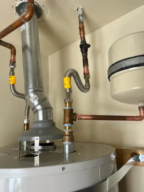 Water heater installation and plumbing repair in Leonardo